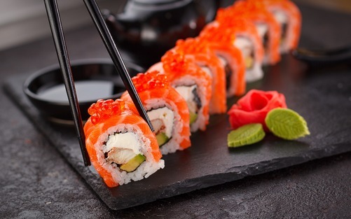 Spis sushi hos Lyokoi i Randers